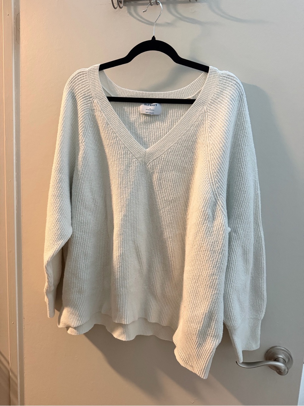 Old Navy Cream V-Neck Ribbed Knit Sweater